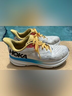 Hoka Clifton 9 White Blue Running Shoes Women’s Size 9 Clean 1127896 BSW
